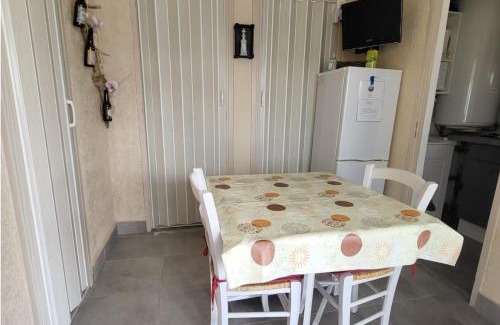 Gruissan Plage Apartment | chalet typique 50 m de la mer