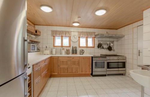 Pec pod Snezkou Ski Chalet | Chalet U Dvou vleků by Interhome