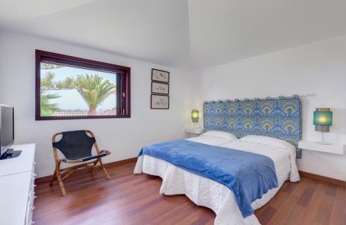 Palm-Mar Ski Chalet | Chalet Umbelina con jardin y vista al mar
