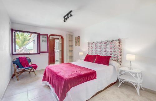 Palm-Mar Ski Chalet | Chalet Umbelina con jardin y vista al mar