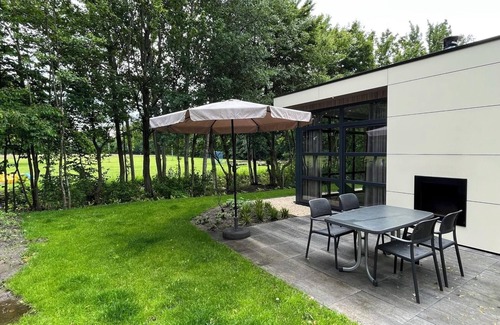Velsen-Zuid House | Chalet with 2 bedrooms and a terrace