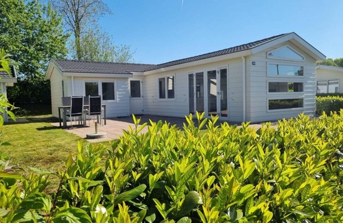 Velsen-Zuid House | Chalet with 2 bedrooms and a terrace