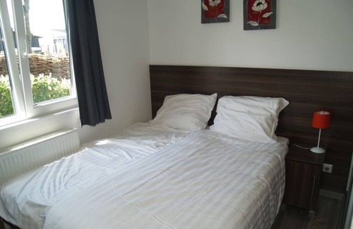 Dordtse Biesbosch Ski Chalet | Chalet with 3 bedrooms and furnished garden