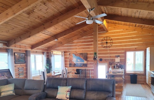 The Blue Mountains Ski Chalet | CHALET WITH HOT TUB IN THE BLUE MOUNTAINS!!!