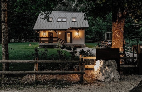 Ukanc Ski Chalet | Chalet with Jacuzzi at Lake Bohinj - by feelluxuryholidays