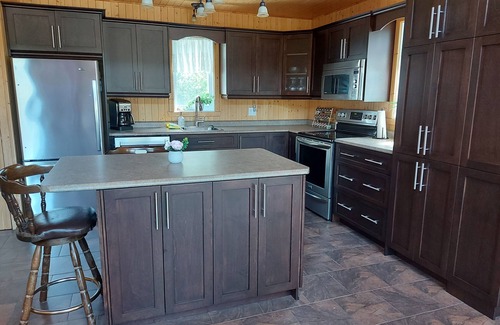 Mauricie Ski Chalet | Chalet with year-round spa, wine, fireplace, located 2 minutes from the zec!
