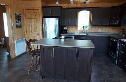 Mauricie Ski Chalet | Chalet with year-round spa, wine, fireplace, located 2 minutes from the zec!