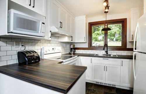 Stoneham Ski Chalet | Chalets Alpins - 44 Chemin des Skieurs (Unité B)