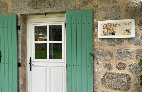 Saint-Pal-De-Mons Cottage | Chaleureuse ferme rénovée avec jardin clos, près de Lyon et St Etienne, idéale pour familles et télétravail