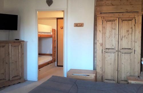 Villard-de-Lans Apartment | Chaleureux 2 pièces cabine rénové - Centre village, proche commerces et ski - FR-1-689-32