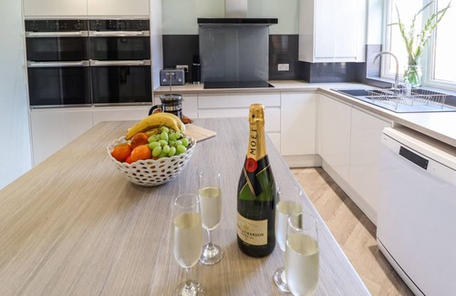 Skegness House | CHALFONT LODGE, pet friendly, character holiday cottage in Skegness