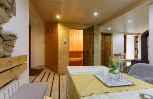 Horni Stropnice Apartment | Chalupa v Meziluzi