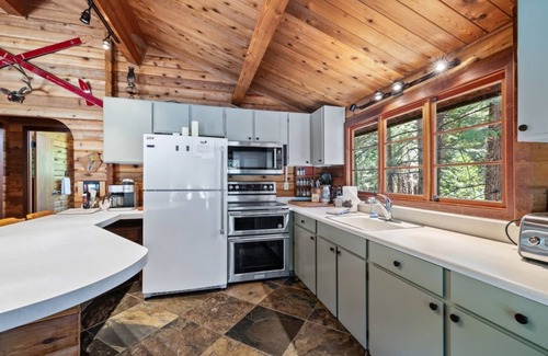 Tahoma Cabin | Chamberlands Cabin With Private Beach