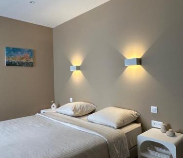 Domagne House | Chambre avec salle de bain tourelle