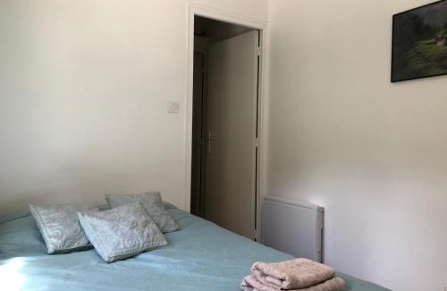 Faubourg House | Chambre avec salle de bain privative