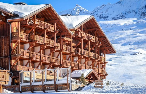 Cognet Apartment | Chambre confort + balcon, accès spa, ski aux pieds