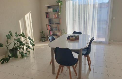 Le Puy-Saint-Bonnet House | Chambre confortable et chaleureuse