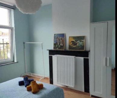 Collignon House | Chambre confortable lit double schaarbeek 1ere étage clé normal