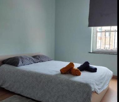 Collignon House | Chambre confortable lit double schaarbeek 1ere étage clé normal