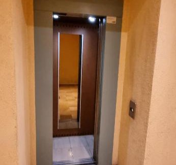 Old Town House | Chambre d'Hôtes sde, wc privé climatisé dans loft 80m2 Espace commun avec les habitants Salon et cuisine