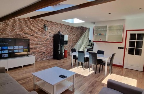 Old Town House | Chambre d'Hôtes sde, wc privé climatisé dans loft 80m2 Espace commun avec les habitants Salon et cuisine
