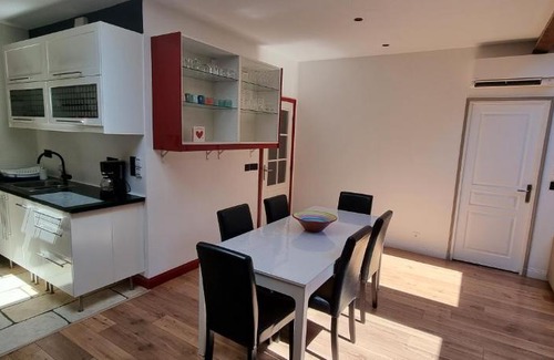 Old Town House | Chambre d'Hôtes sde, wc privé climatisé dans loft 80m2 Espace commun avec les habitants Salon et cuisine