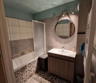 Paroisse Le Finage House | Chambre dorée chez Sarah