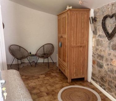 Saint-Antonin Noble Val Bed & Breakfast | Chambre en bordure d'Aveyron