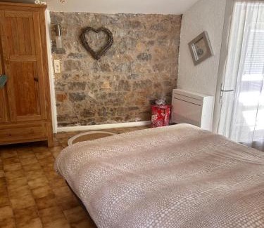 Saint-Antonin Noble Val Bed & Breakfast | Chambre en bordure d'Aveyron