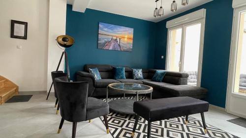 La Victoire - Les Marechaux House | Chambre Evasion - SDB WC Privatif - Entrée autonome - Grande TV NETFLIX