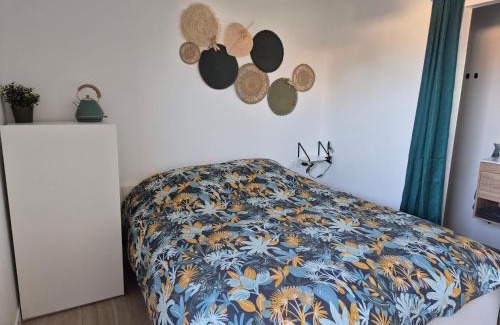 Bouguenais Bed & Breakfast | Chambre indépendante avec terrasse extérieure proche aéroport et Nantes centre