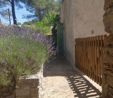 Le Beausset Bed & Breakfast | Chambre indépendante au calme