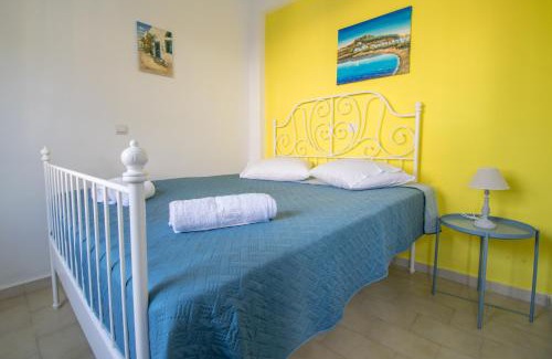 Ialyssos Apartment | CHAMBRE JAUNE
