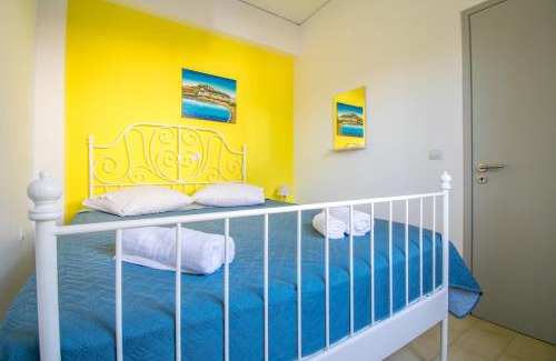 Ialyssos Apartment | CHAMBRE JAUNE