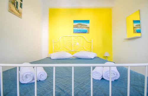 Ialyssos Apartment | CHAMBRE JAUNE