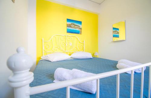 Ialyssos Apartment | CHAMBRE JAUNE