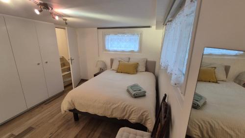 Champigny-sur-Marne Bed & Breakfast | Chambre meuble Sdb Wc et accès privatifs