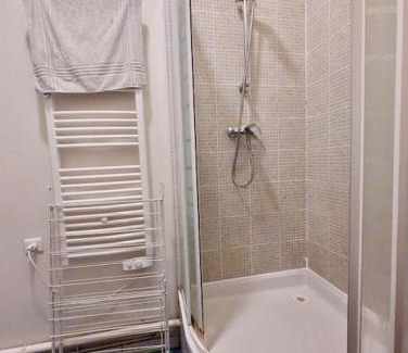 Quartier Hyper-Centre Apartment | Chambre Montagne en Hyper Centre - Calme & Wifi