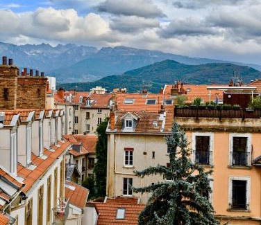 Quartier Hyper-Centre Apartment | Chambre Montagne en Hyper Centre - Calme & Wifi