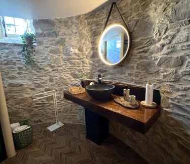 Domagne House | Chambre privée avec salle de bain tourelle