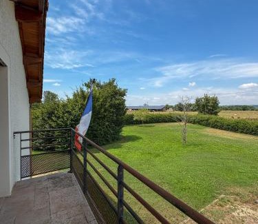 Montauban House | Chambre Séverine, Élégance avec balcon privé