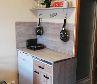 Hermanville-sur-Mer Apartment | CHAMBRE STUDIO avec KICHENETTE SOLEIL DE NACRE