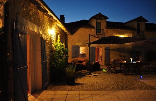 Champagne-et-Fontaine Bed & Breakfast | Chambres d'Hôtes La Grange Au Bois