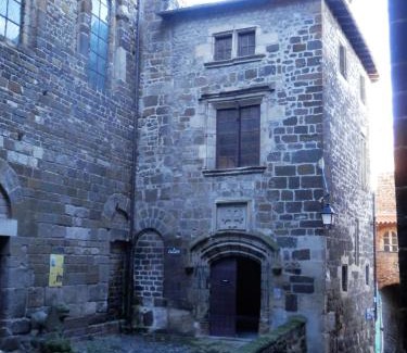 Le Puy-en-Velay Bed & Breakfast | Chambres d'hôtes La Prévôté - Ancien couvent contre la Cathédrale