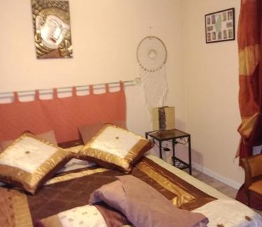 Ruoms Bed & Breakfast | chambres plus salon 25 M2 et table d'hôtes Ruoms
