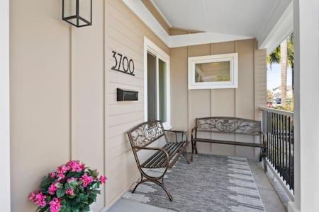 Hillcrest House | Champagne Taste by Cardo - Luxury Home and Parking
