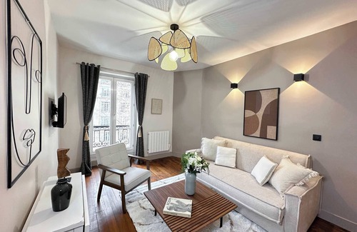 Chaillot Apartment | Champs-Élysées - Apartment with elevator for 5