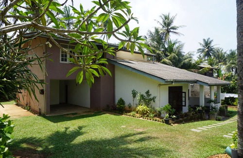 Ambalangoda House | Champtil Ambalangoda, Large house with garden next to the beach and sea.