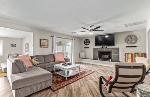 Chandler House | Chandler Chameleon CHIC retreat SPA gameroom POOL