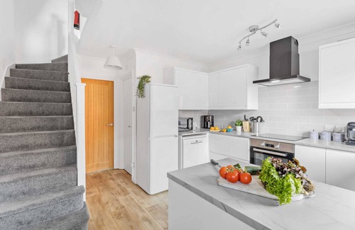 Exeter House | Chandlers Walk, modern comfy family home in Exeter